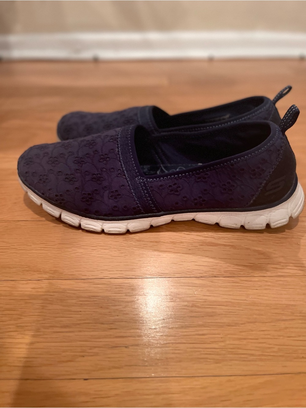 Skechers Slip-On Women's Sneakers size 9
